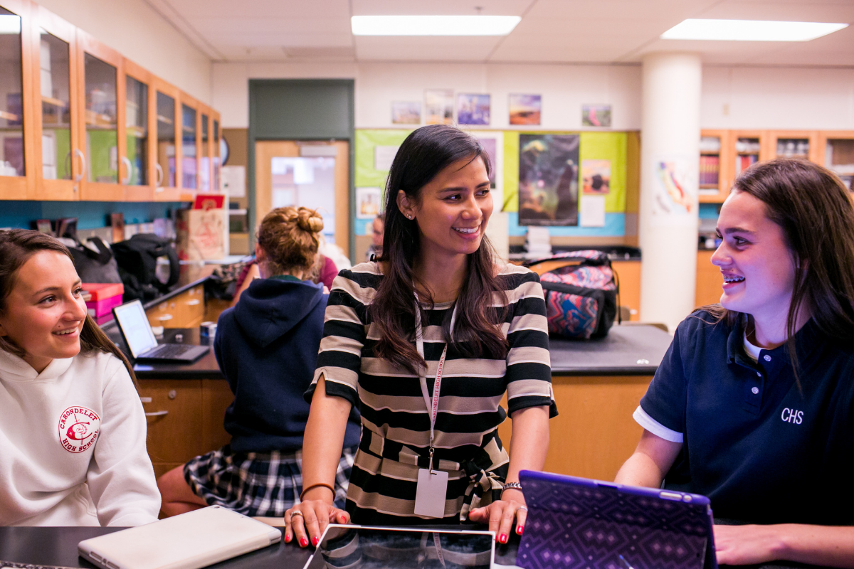 A KSOE graduate teaching a lab
