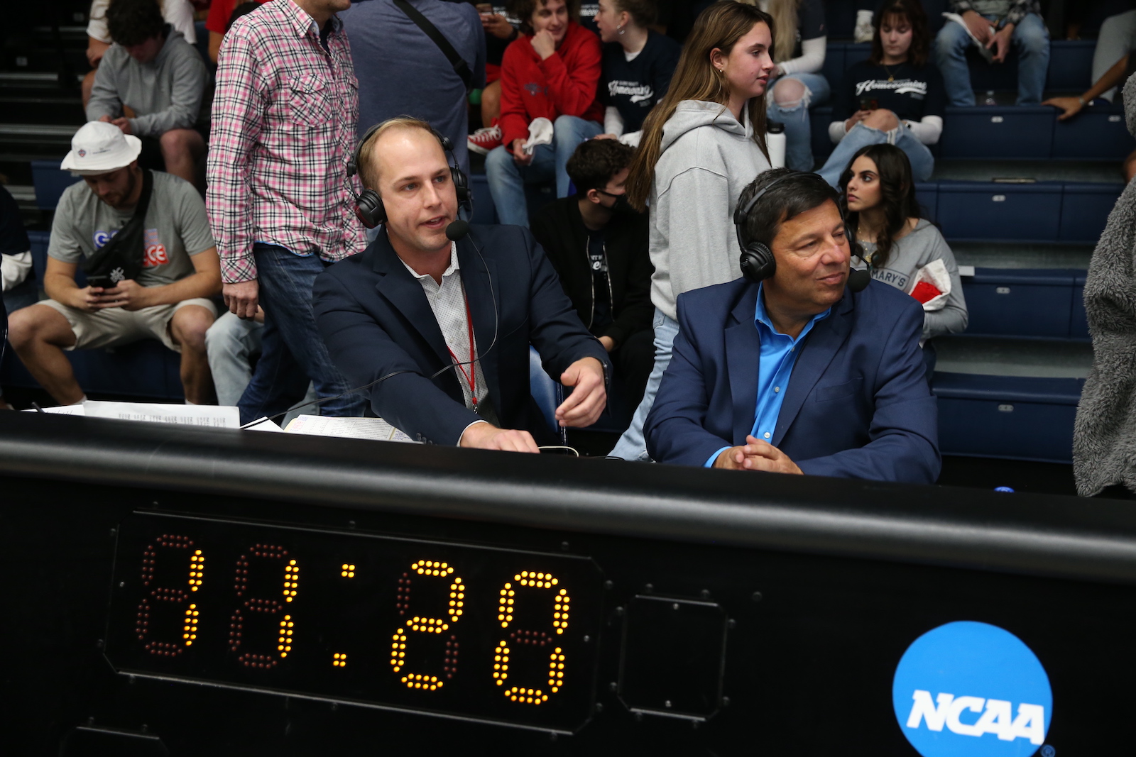 Alex Jensen, left, and Joe Lunardi call the SMC-Hofstra game during Homecoming 2022