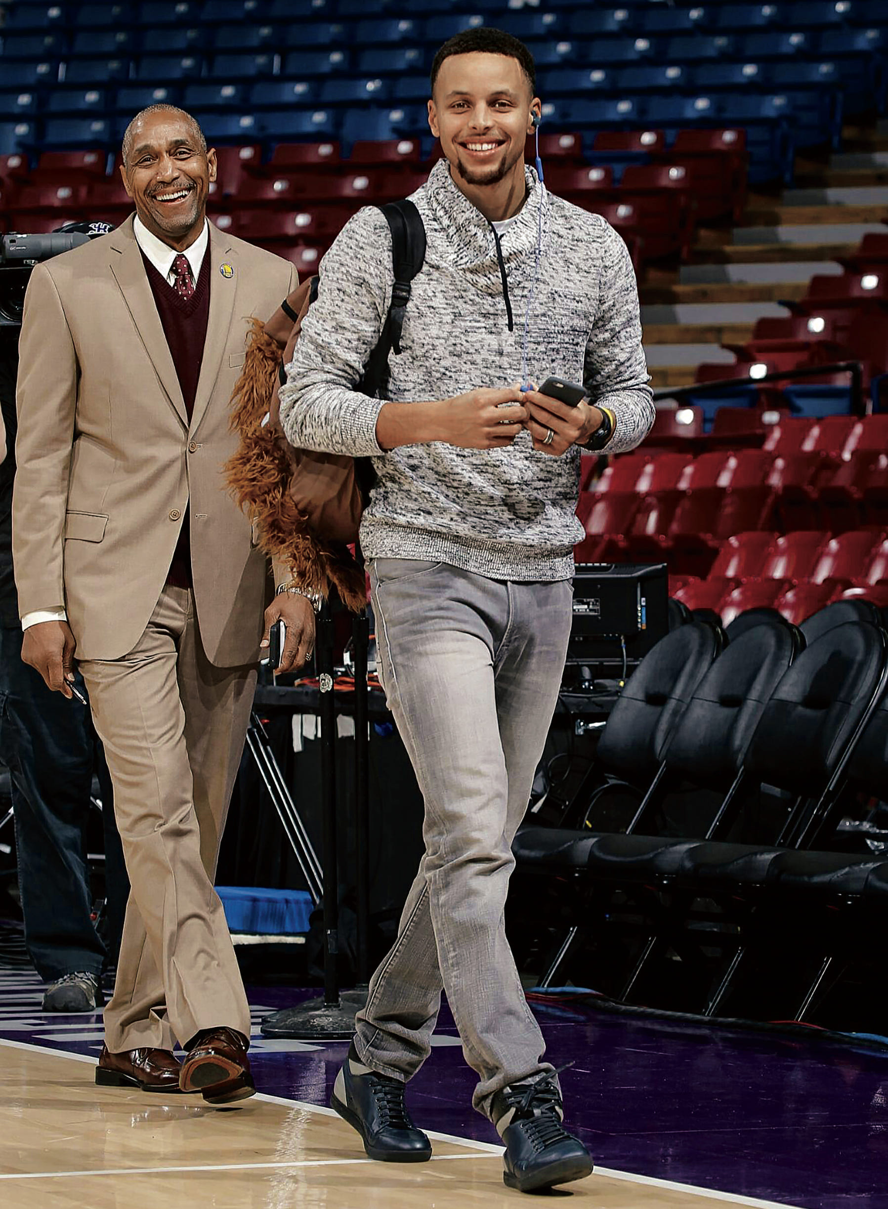 Bodyguard Ralph Walker with Warriors basketball player Steph Curry in 2017