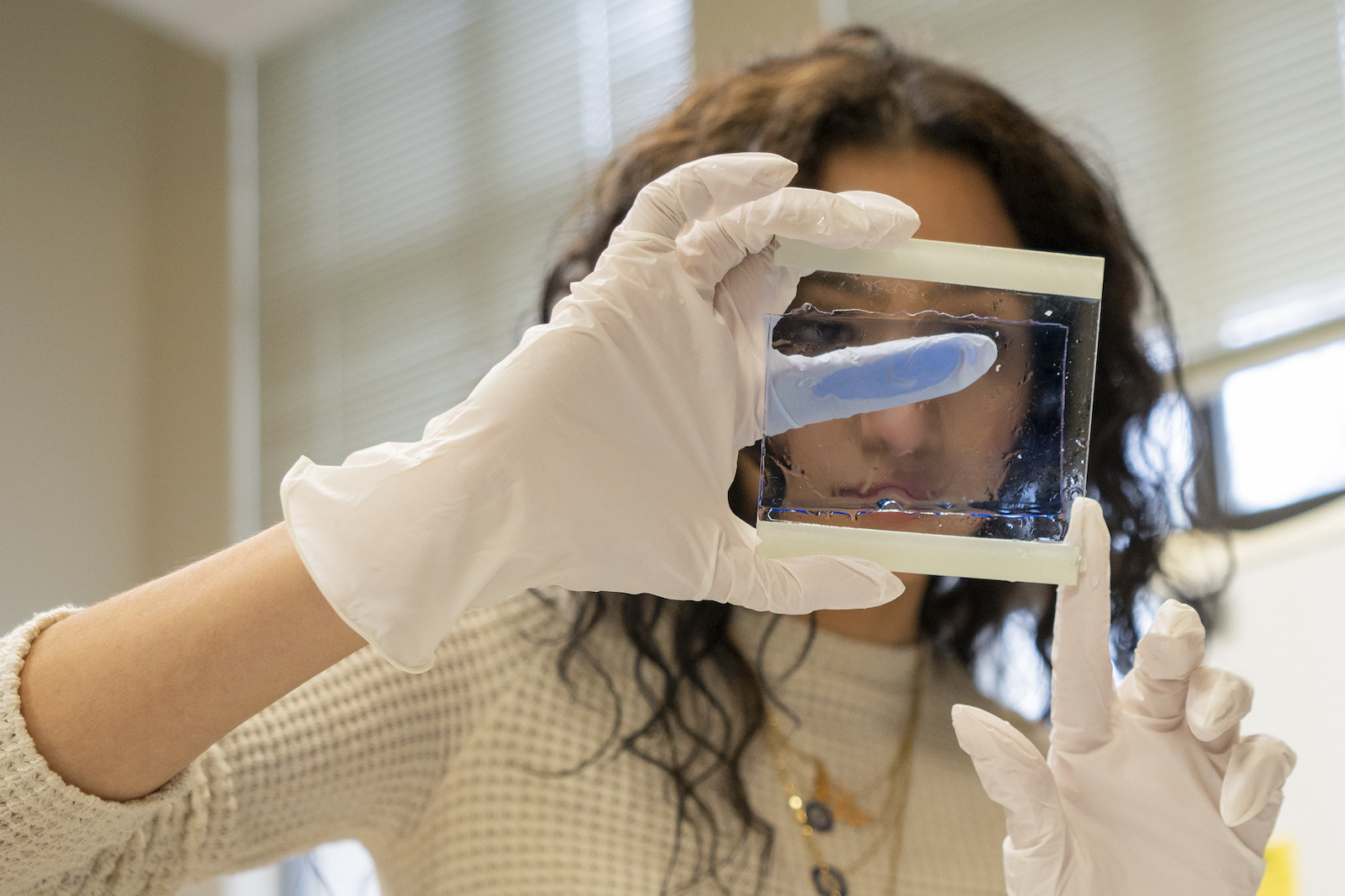 Mariam Samara working in the lab