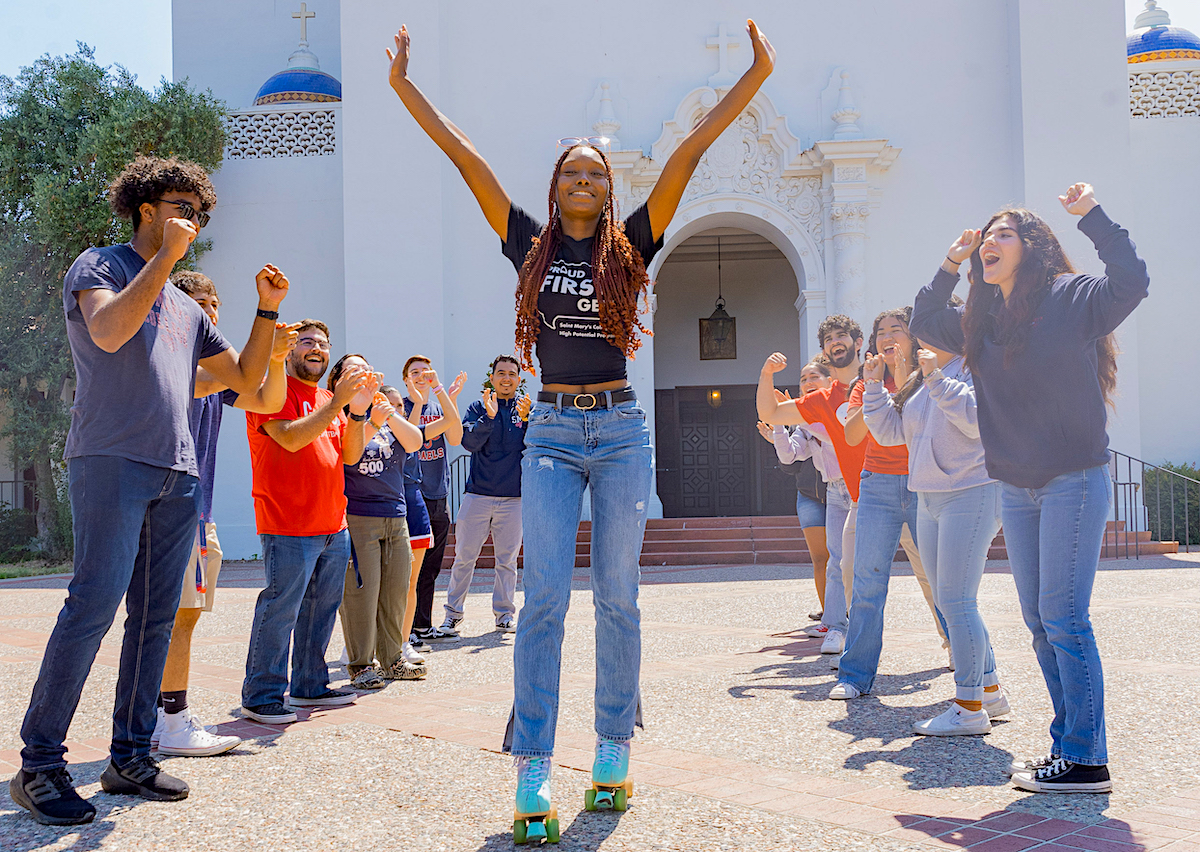 Student on roller skates being cheered on by SMC students in August 2023