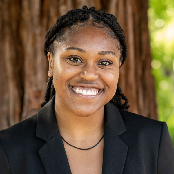 Saint Mary's Entrepreneurship Club Member Jasmine Farmer headshot