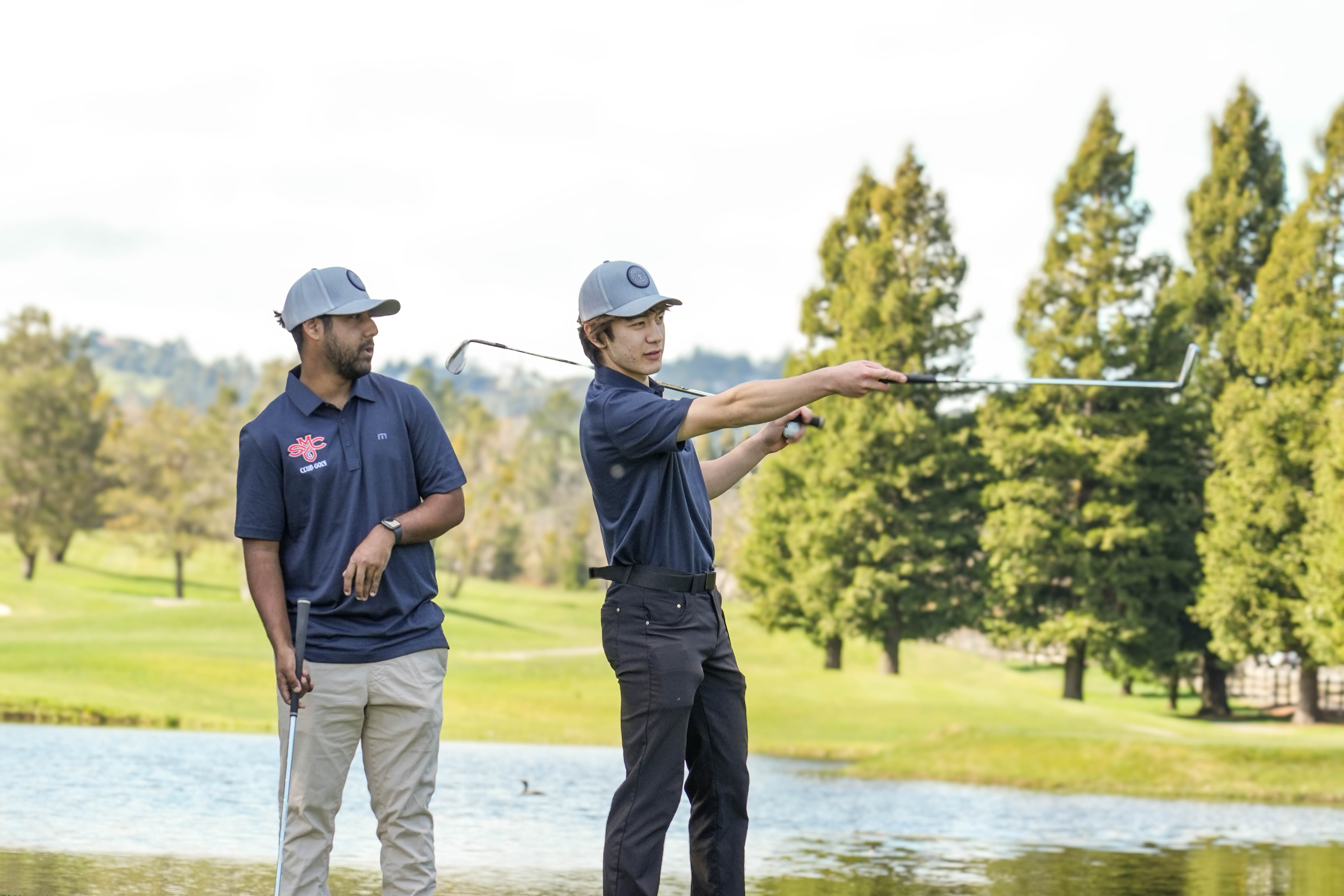 Keyaan Maqsood (‘26) and Matthew Manzi (‘26) find the right angle during practice at Moraga Country as they prepare for the National Collegiate Club Golf Association Tournament on March 2 and 3. / Photo by Dominic Russo ‘24