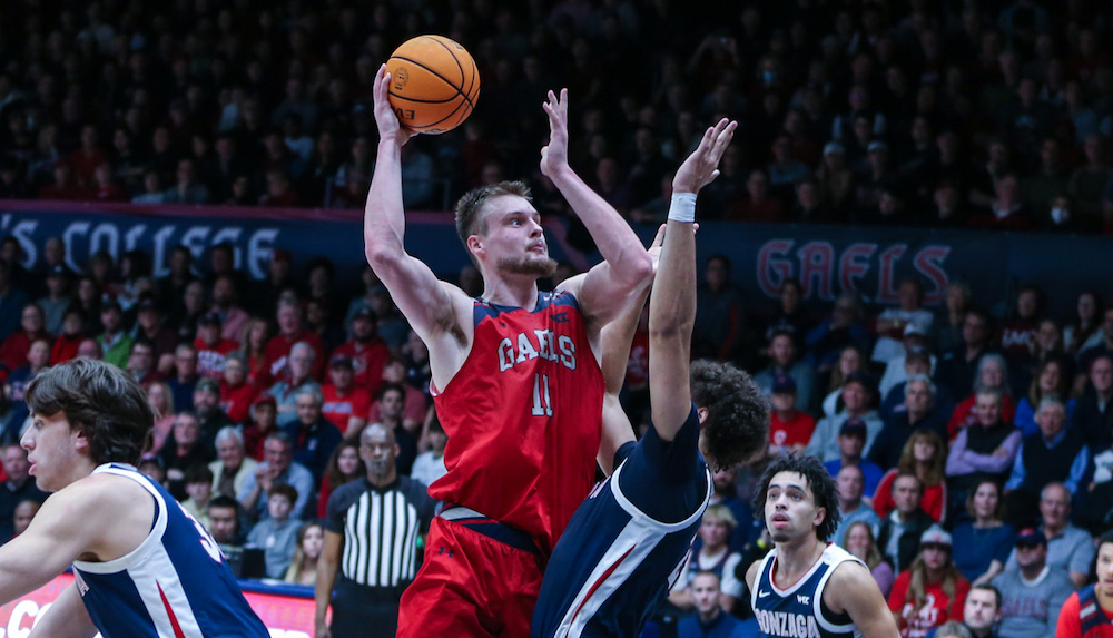 Men's basketball player Mitchell Saxen