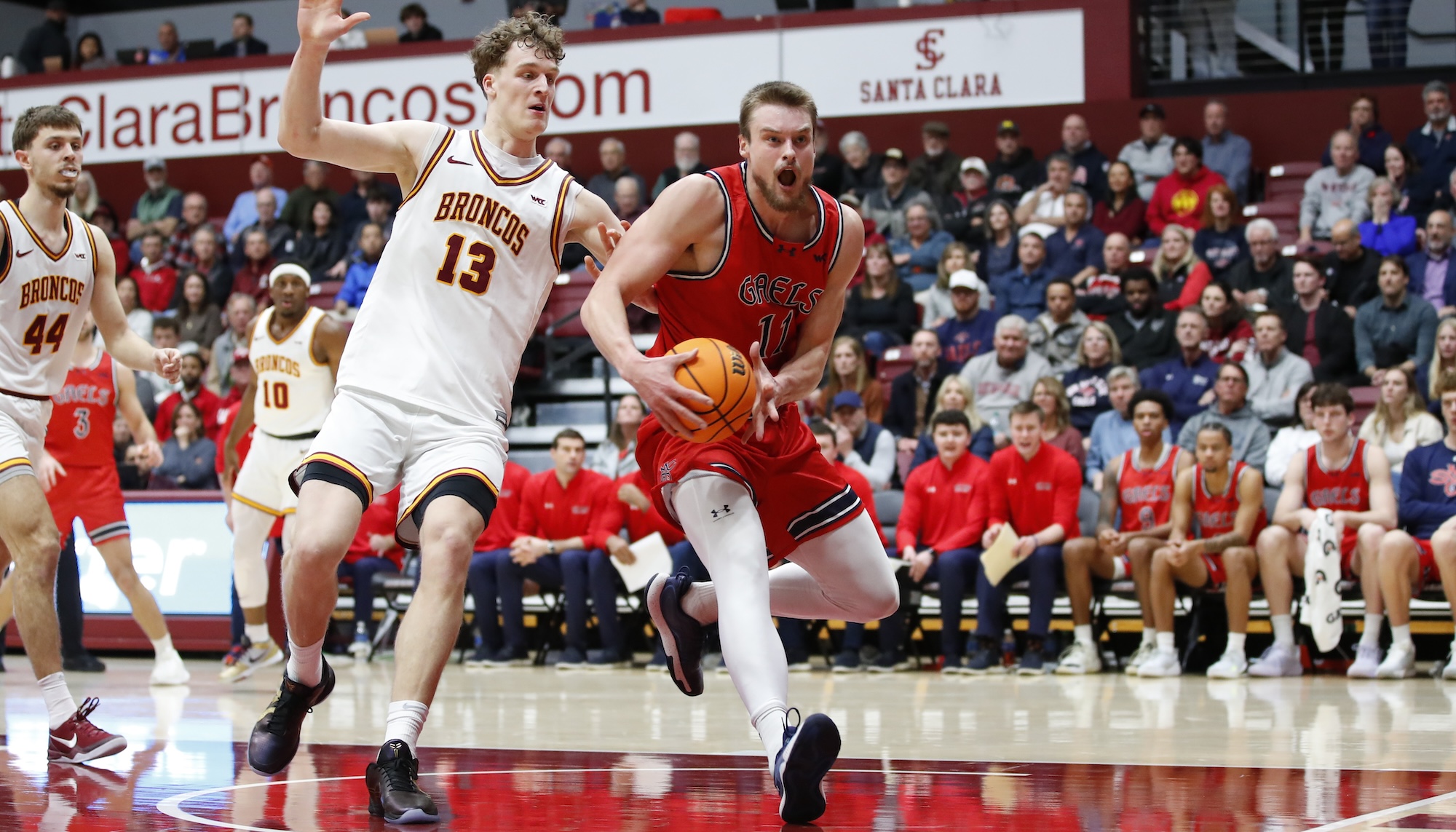 Men's basketball player Mitchell Saxen drives against Santa Clara in January 2025