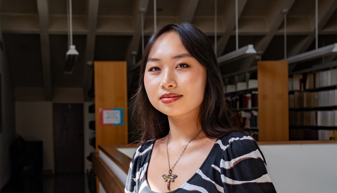 Isabelle Ly '27 in the library