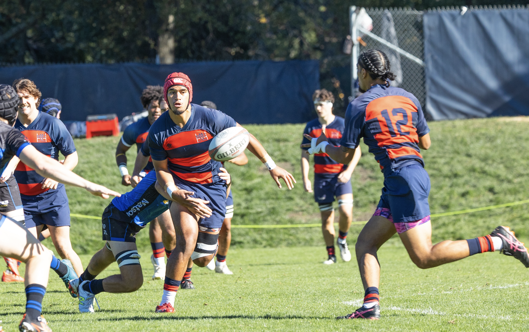 Sosia Pongi passing the ball to Santi Ix-Siu
