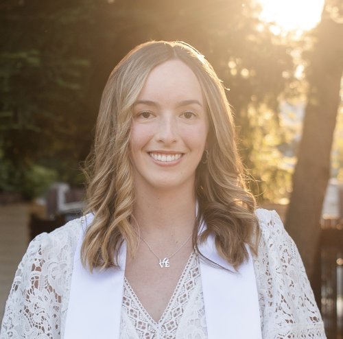 Jacquelyn Neuner headshot on campus