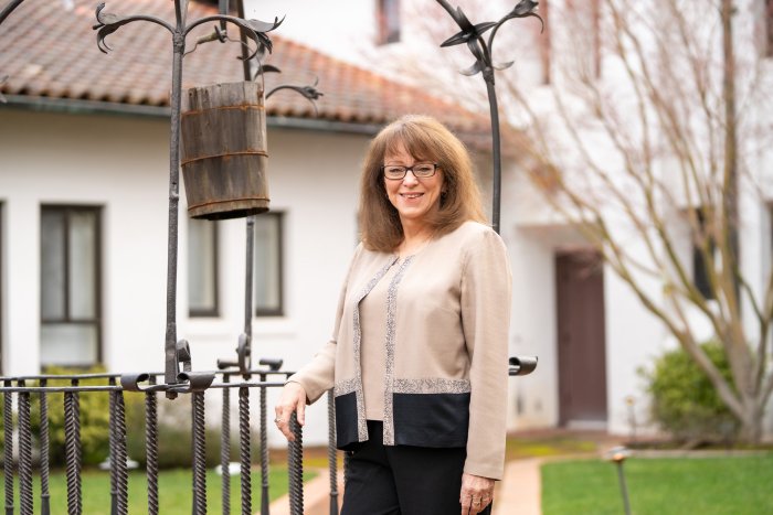 2025-26 Professor of the Year, Barbara McGraw