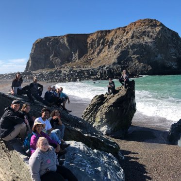 EES students on a fieldtrip to the ocean