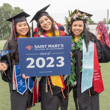 Graduating Students holding a sign that says Saint Mary's College of California class of 2023 