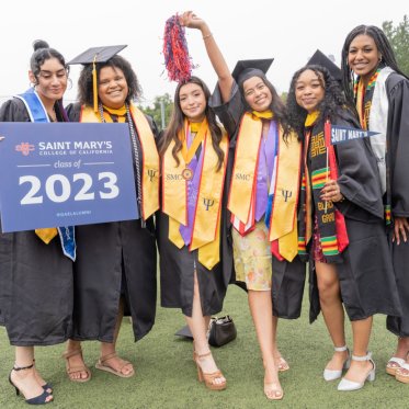 Graduating students standing together with a sign that says Saint Mary's College Class of 2023