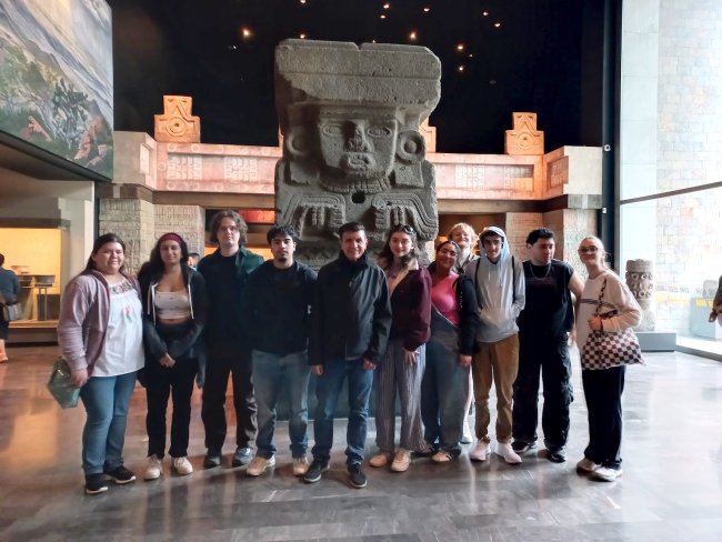 Students in a museum in Mexico