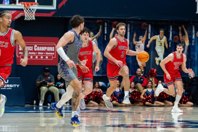 Saint Mary's Men's Basketball team drives against Portland in February 2025