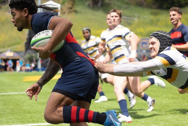 Gaels rugby player Iosefa Toia'ivao ’26 carries the ball against Cal in the 2025 semifinals