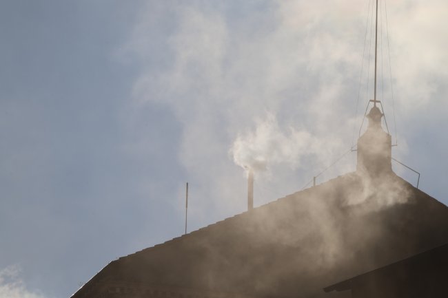 white smoke signals a new pope in May 2025