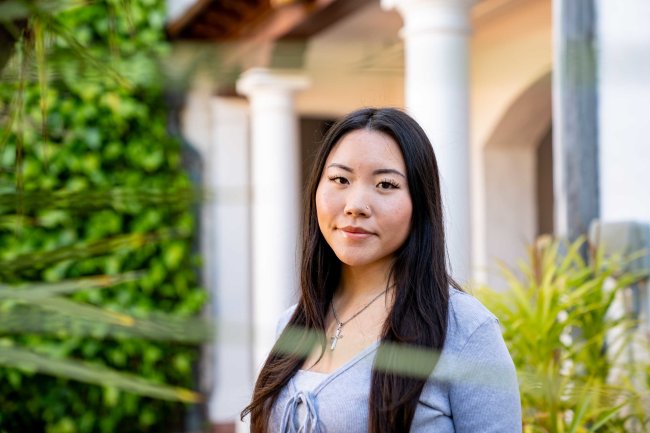 Callista Yu '25 on the SMC campus