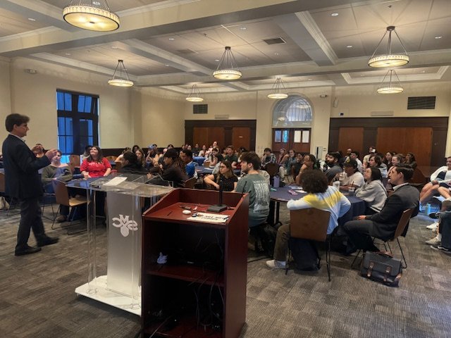 The Moraga Town Manager Meets with Associated Students