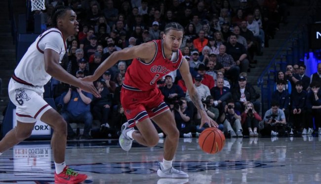 Men's Basketball against Gonzaga driving down court