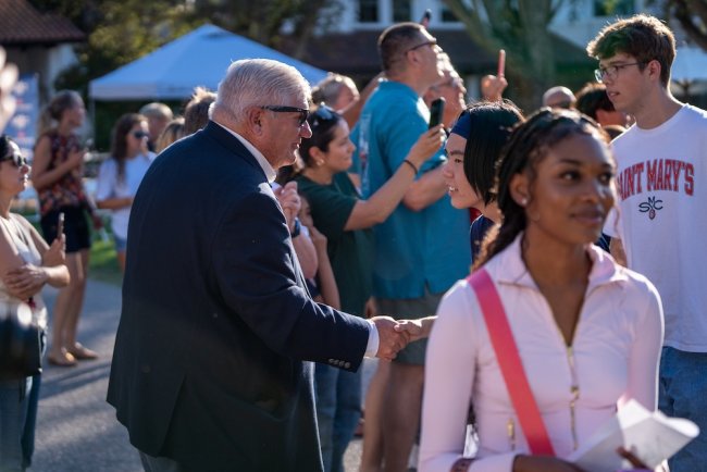 SMC President Roger Thompson greets students during move-in