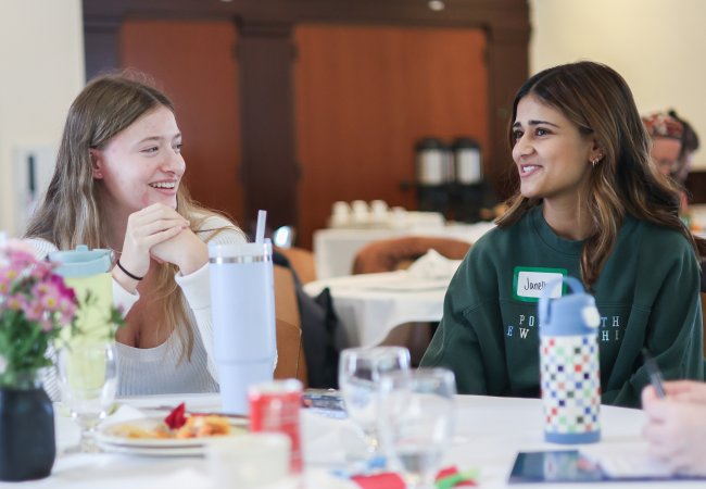 Amelie Boehmer and other student leading AI roundtable