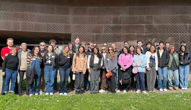 Students in front of the De Young Museum