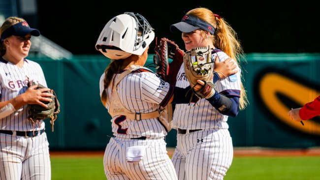 Pitcher Ella Thurman and Cather Andrea De La Rosa face one another at 2026 NCAA Regional Final