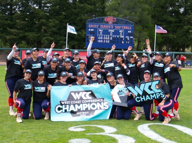 Saint Mary's Women's Softball celebrates winning WCC Title in 2026