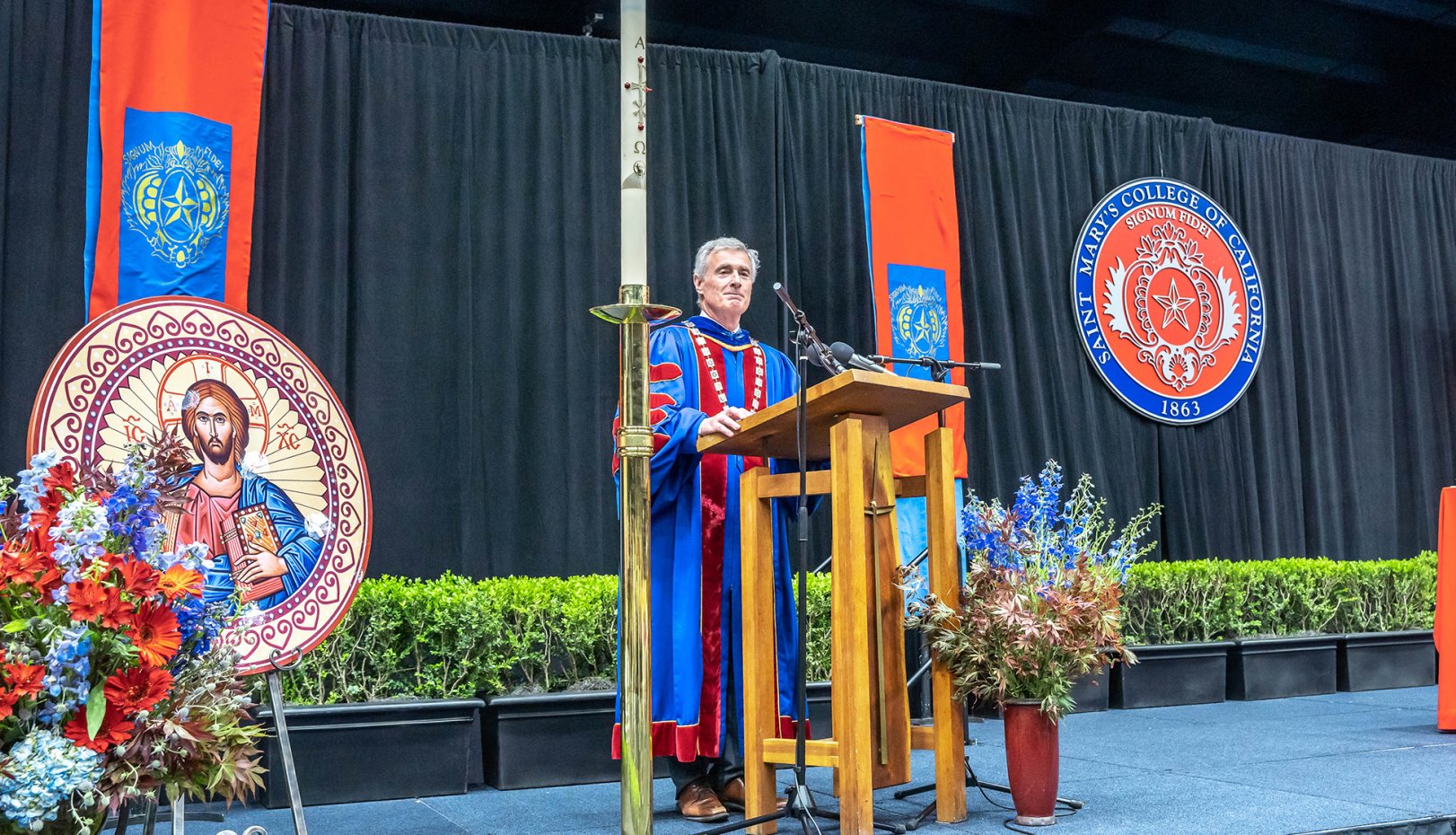 President Plumb speaking at the commencement liturgy