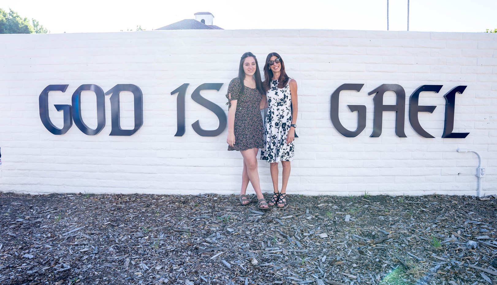 People standing in front of God is a Gael sign