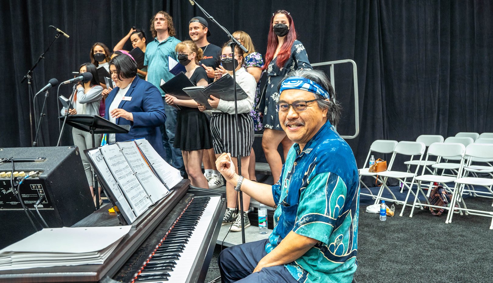 The pianist and choir for the Commencement Liturgy