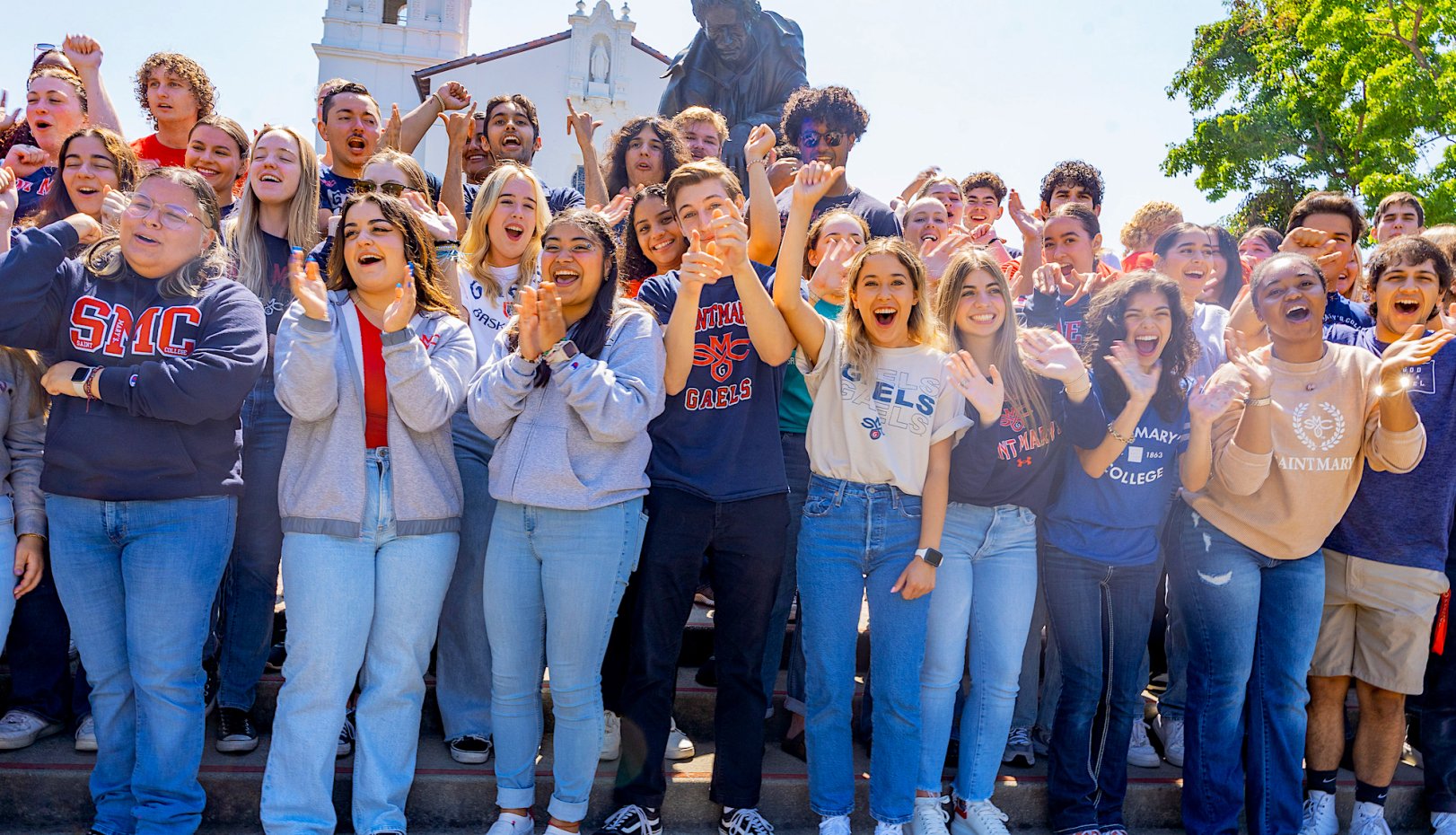 Saint Mary's students cheer for the 2023 Weekend of Welcome
