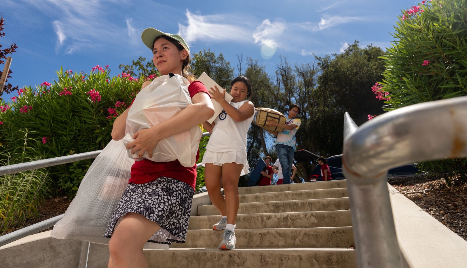 Students helping on move-in day