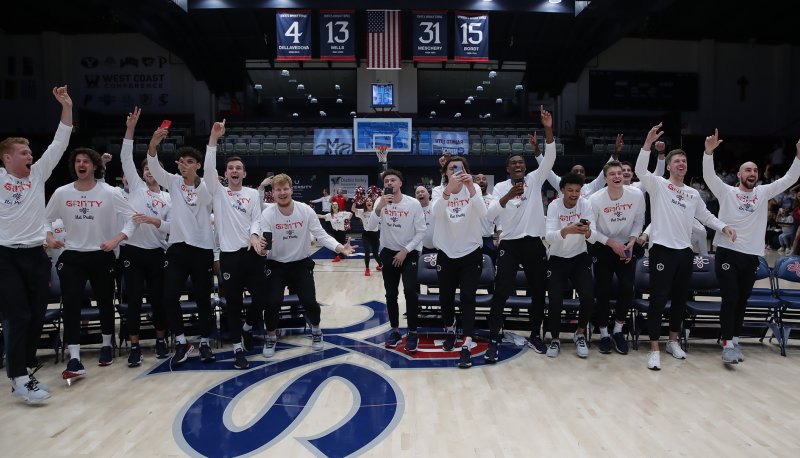 Saint Mary's Men's Basketball team cheers at 2022 NCAA Selection Sunday Watch Party