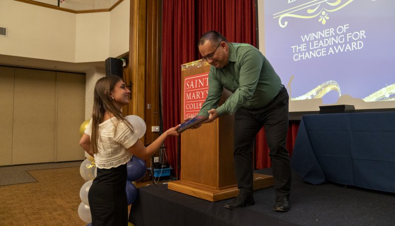 Dr. James Sciuto Hands the Student Leader award to the receipient