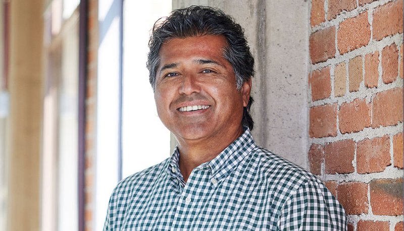 headshot of steve hernandez