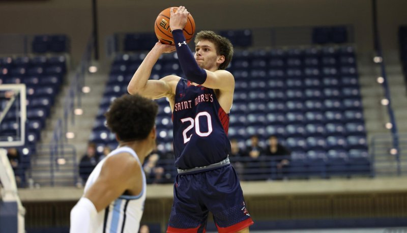 Aidan Mahaney shooting his shot against SDSU