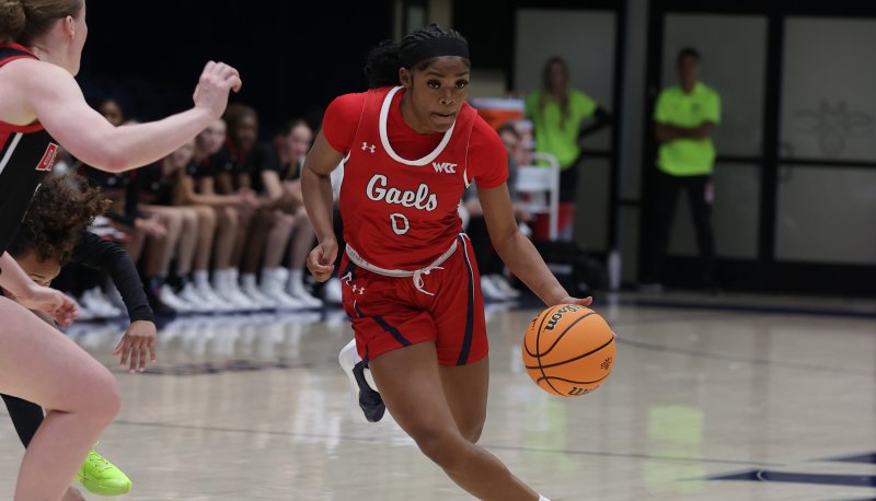 Women's Basketball player Jada Hunter drives against University of Denver in November 2024