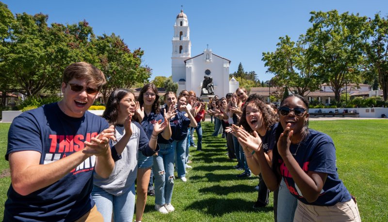 Weekend of Welcome RAs clap for arriving students, fall 2025