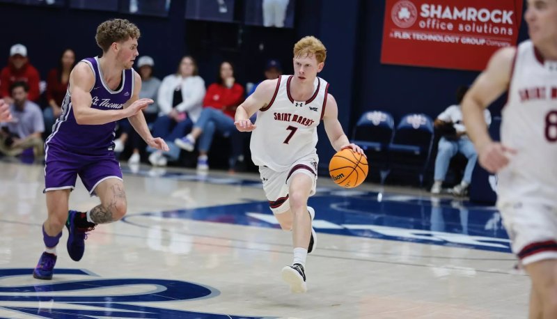 Joshua Dent drives against St. Thomas on November 3, 2025