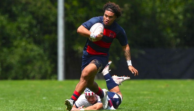 Gaels rugby player Atelea Tengei ’27 runs past an Arizona player in April 2026