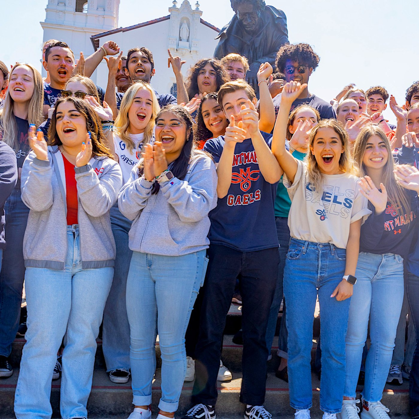 Saint Mary's students cheer for the 2023 Weekend of Welcome