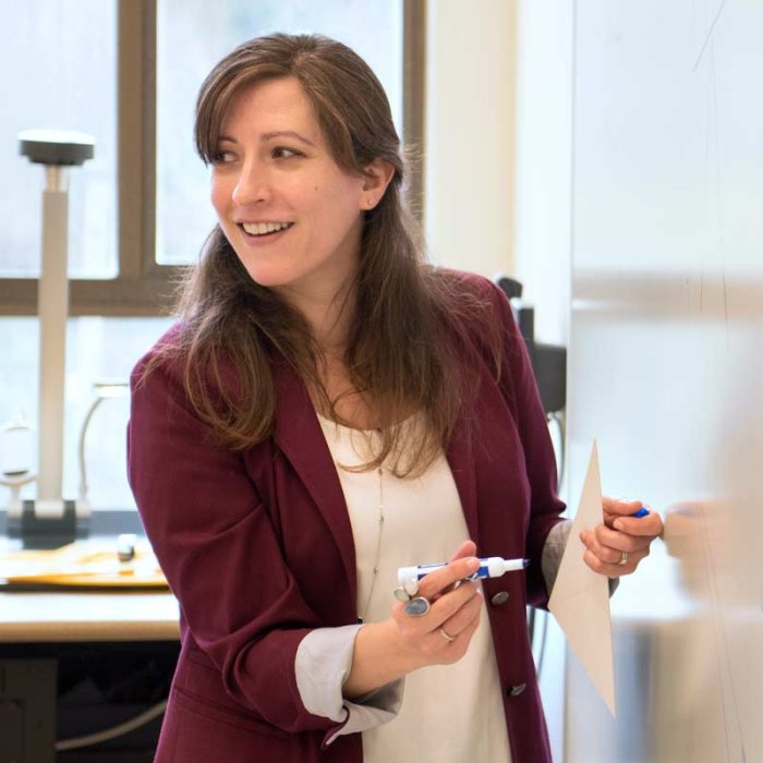 Elizabeth Hamm teaching a class