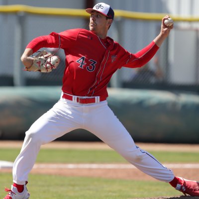 Ky Bush of SMC Baseball throwing a pitch