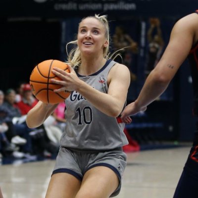 Women's basketball player Tayla Dalton prepares for a jump shot against Pepperdine in February 2024