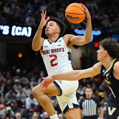 Jordan Ross driving to basket against Vanderbilt