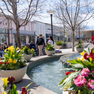 SMC students at the Walnut Creek MAll