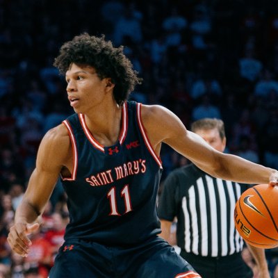 Basketball player Dillan Shaw with the ball