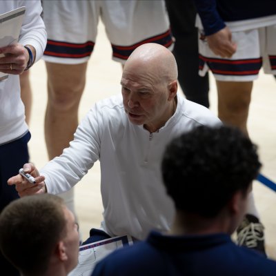 Randy Bennett coaching on the SMC court