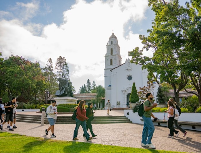 Students walk in front of the Chapel on the first day of classes, Fall 2025